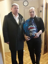 Сергей Агапов поздравил семью мобилизованного саратовца с новогодними и рождественскими праздниками